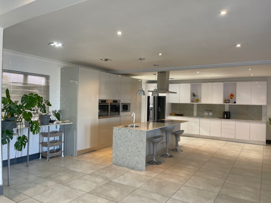 5 Bedroom Property for Sale in Pelican Heights Western Cape